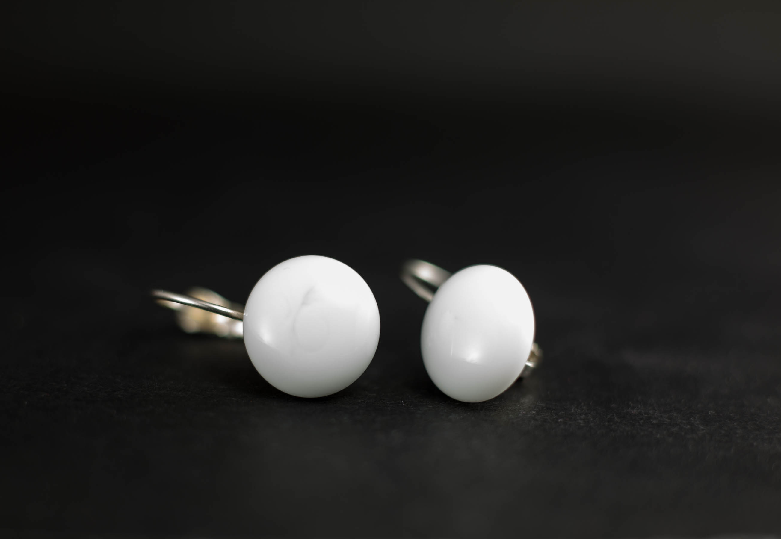 Naušnice Viseće točkice bijela